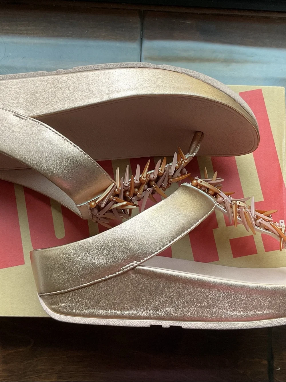 Fitflop Rhumba Beaded Metallic Rose Toe-Post Sandals Rose Gold 7 US/38 EU